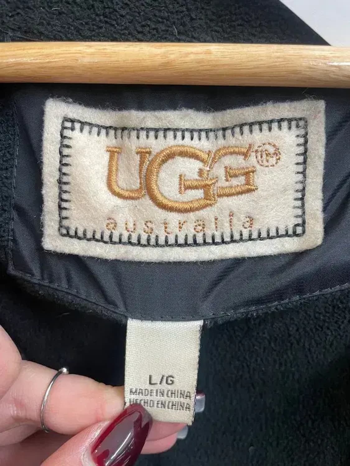 라지 어그 UGG 클래식 다운 자켓 블랙 상품이미지5