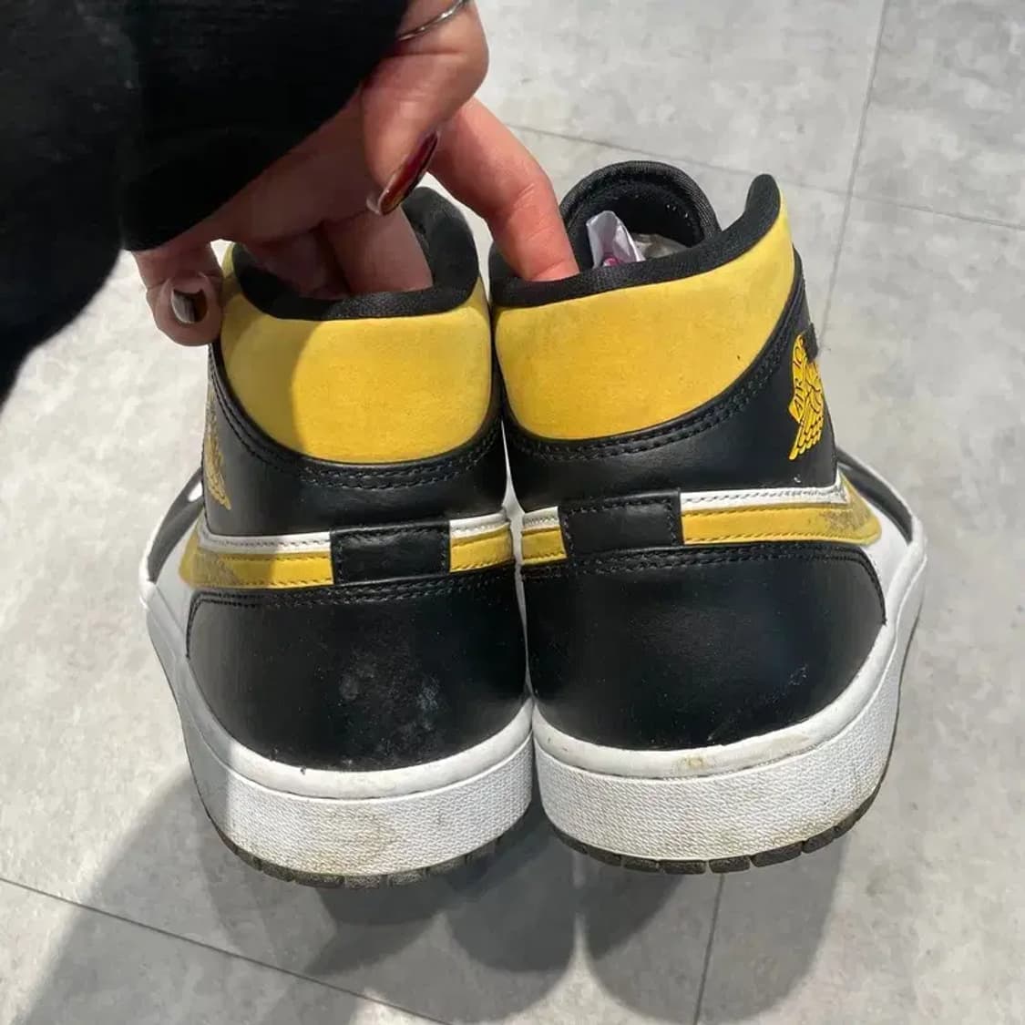 280 나이키 에어조던 1 미드 폴른 스니커즈 상품이미지8