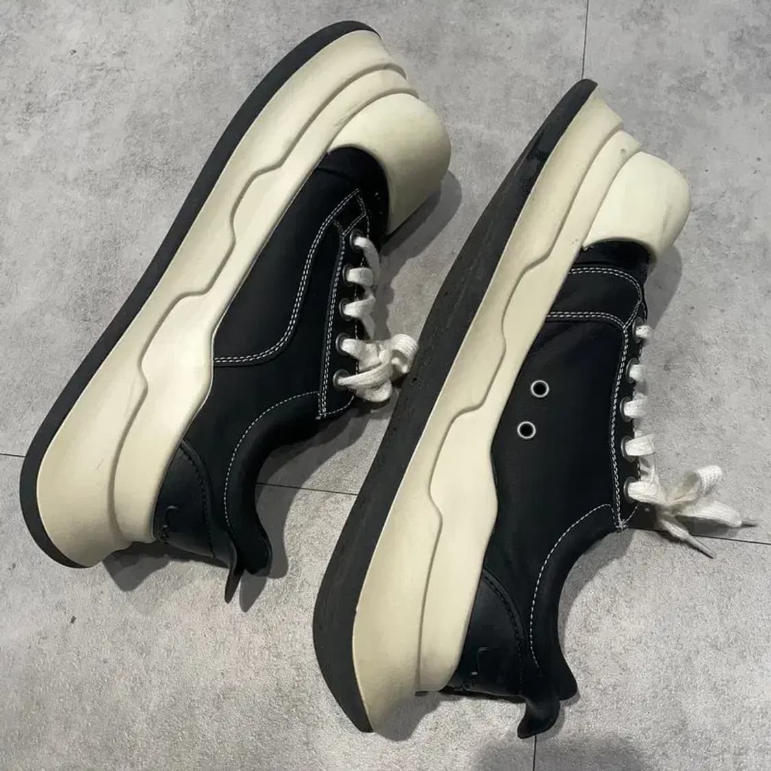 260 UENO 볼드 스니커즈 블랙 화이트 버뮤다팬츠 코디 상품이미지4