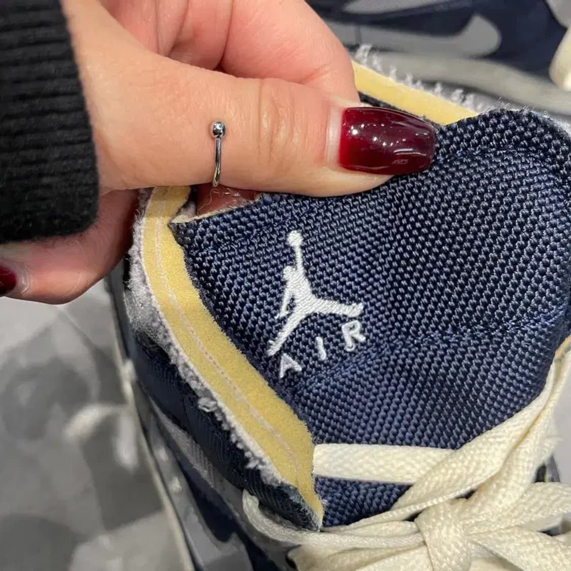 275 나이키 에어 조던 1 미드 SE 크래프트 옵시디언 상품이미지5