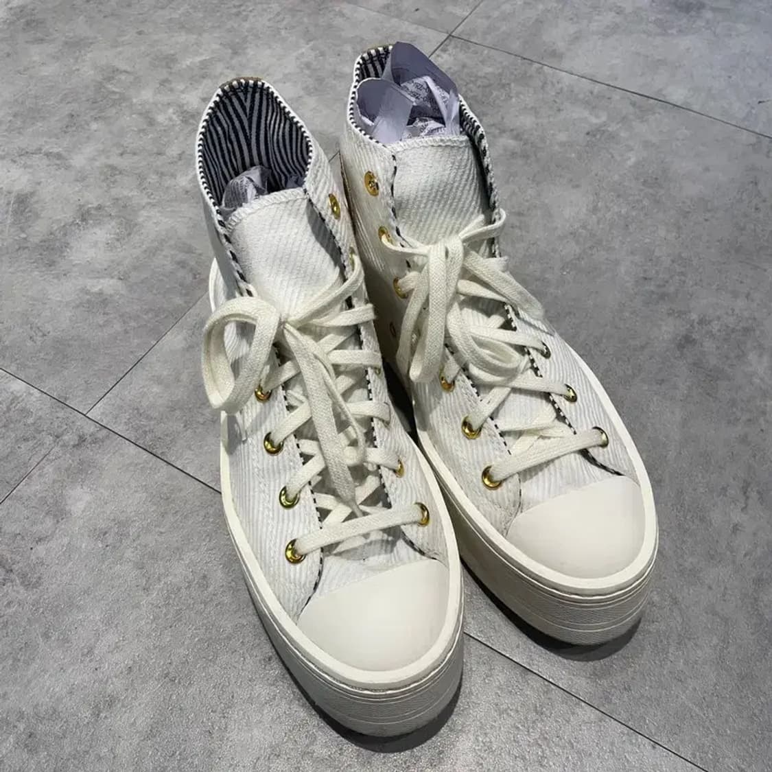 270 컨버스 척테일러 올스타 모던 리프트 플랫폼 코듀로이 에그렛 상품이미지1