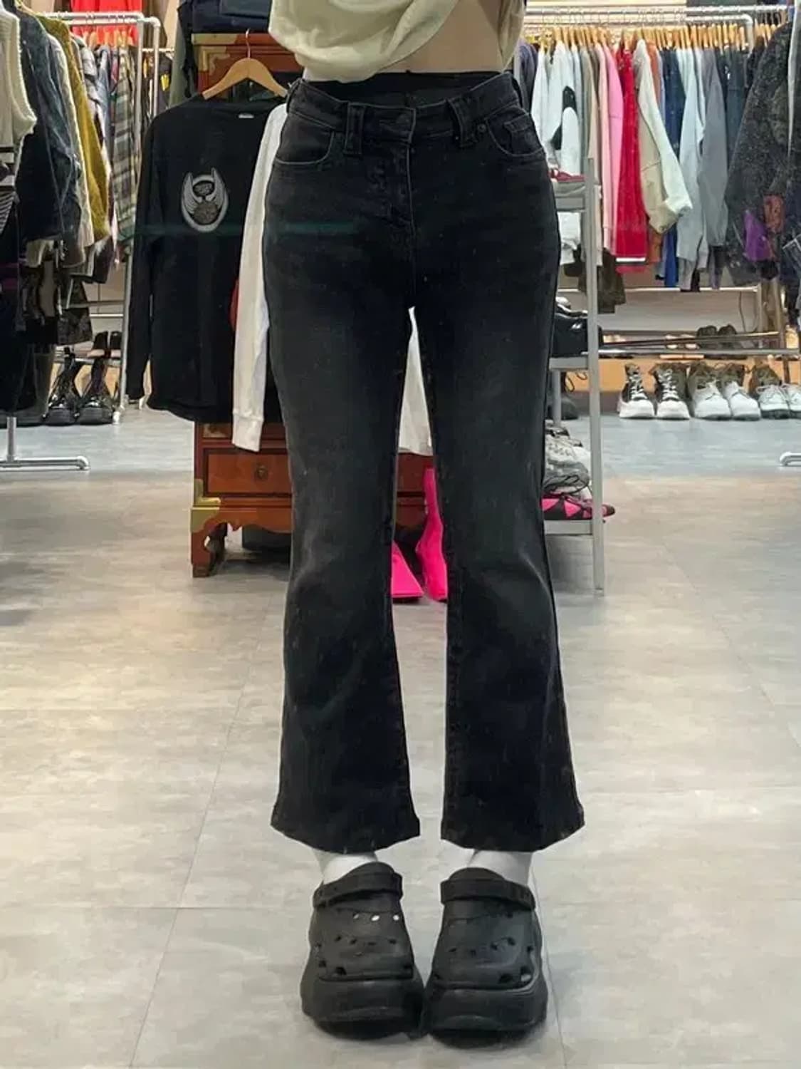 28 트루릴리전 올드스쿨 데님 부츠컷 팬츠 흑청 상품이미지1