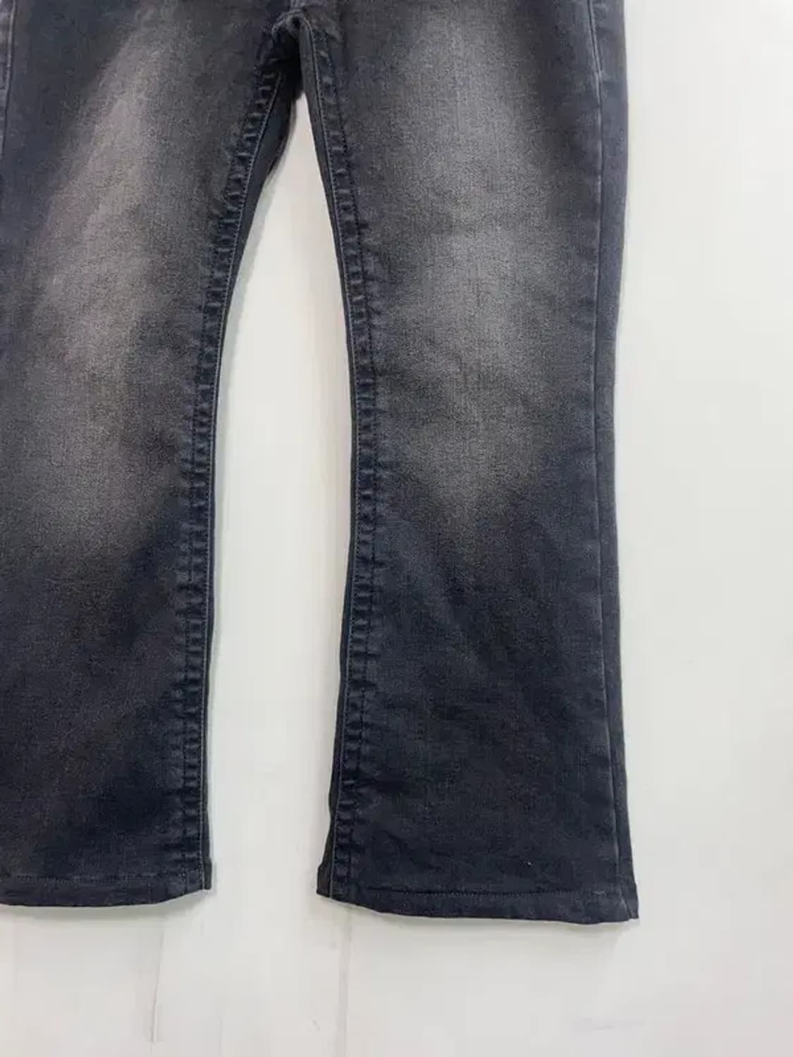 28 트루릴리전 올드스쿨 데님 부츠컷 팬츠 흑청 상품이미지3