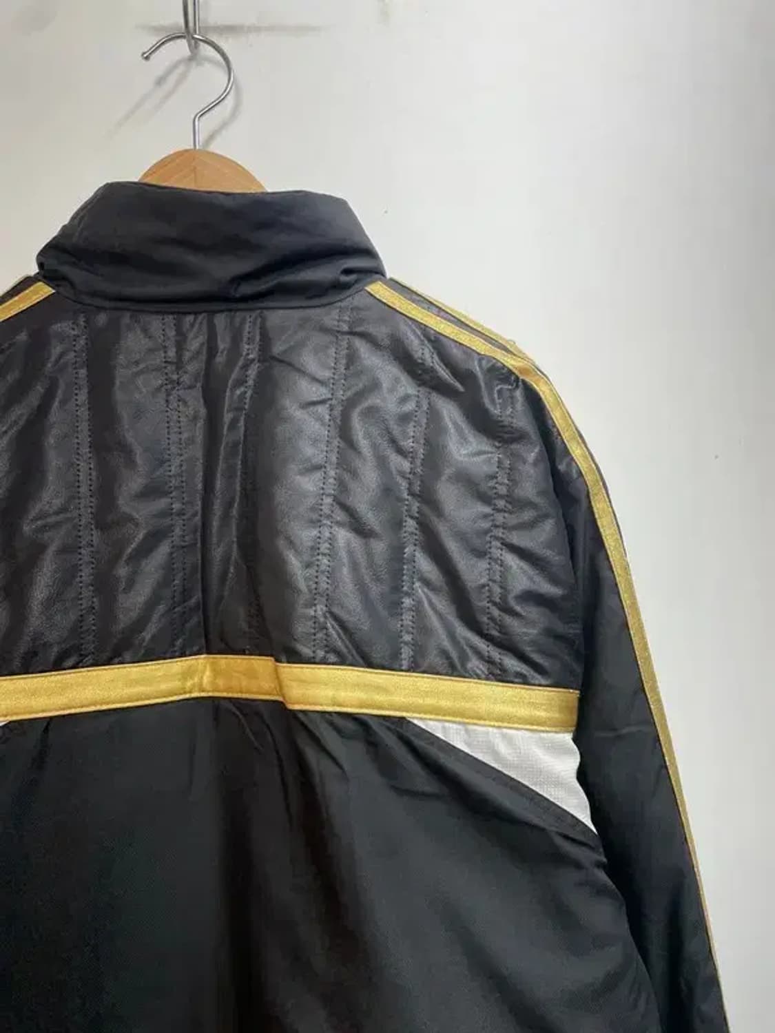 105 아디다스 올드스쿨 삼선 누빔 점퍼 블랙 상품이미지10