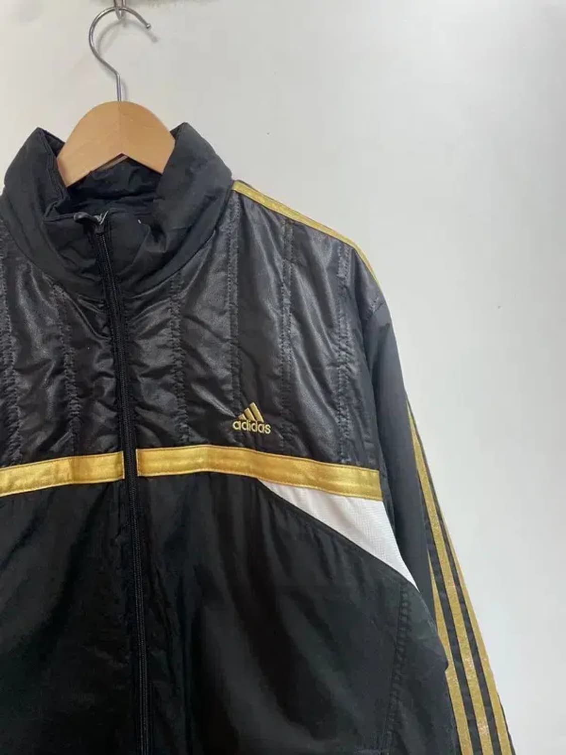 105 아디다스 올드스쿨 삼선 누빔 점퍼 블랙 상품이미지4