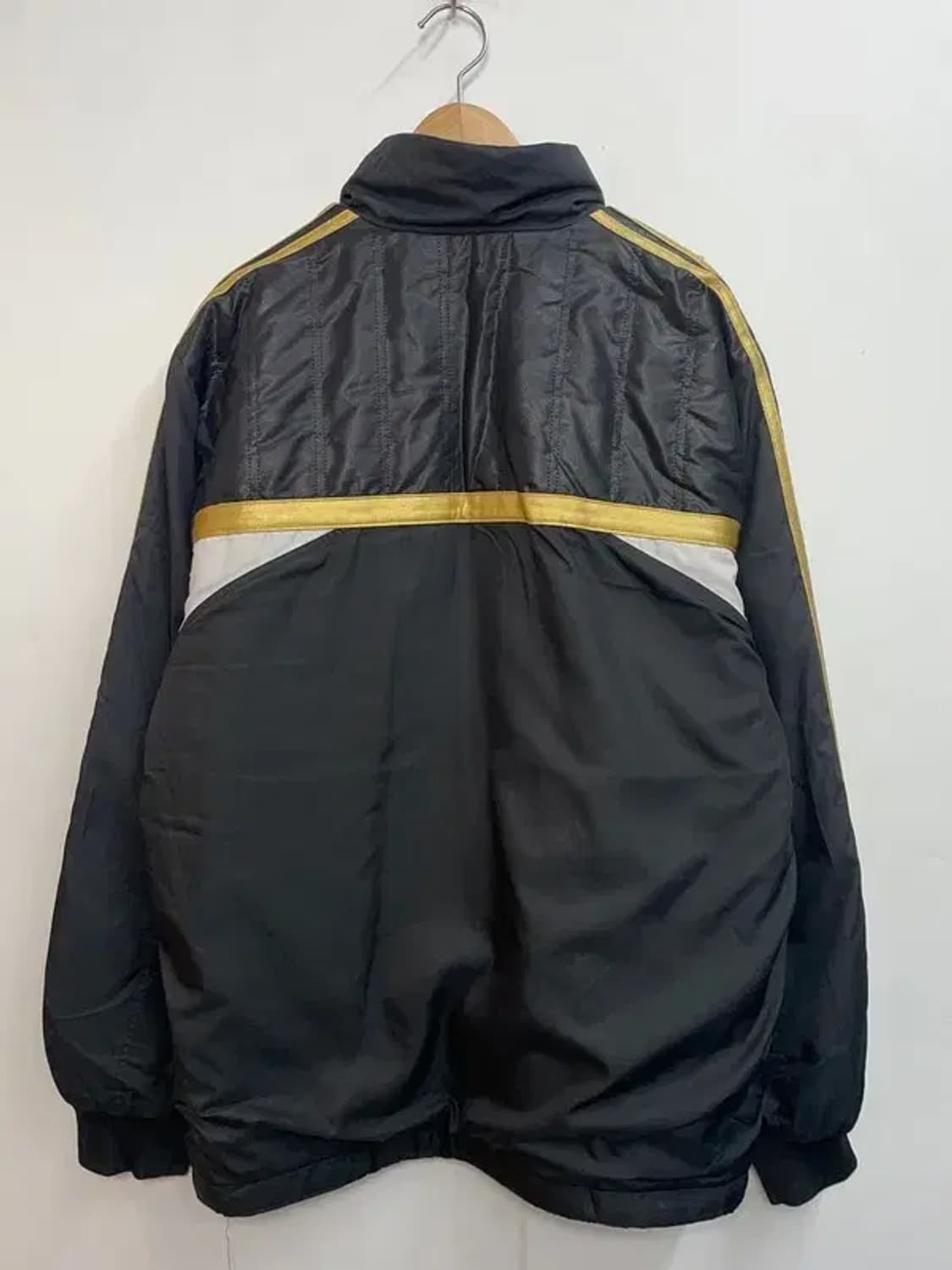 105 아디다스 올드스쿨 삼선 누빔 점퍼 블랙 상품이미지8