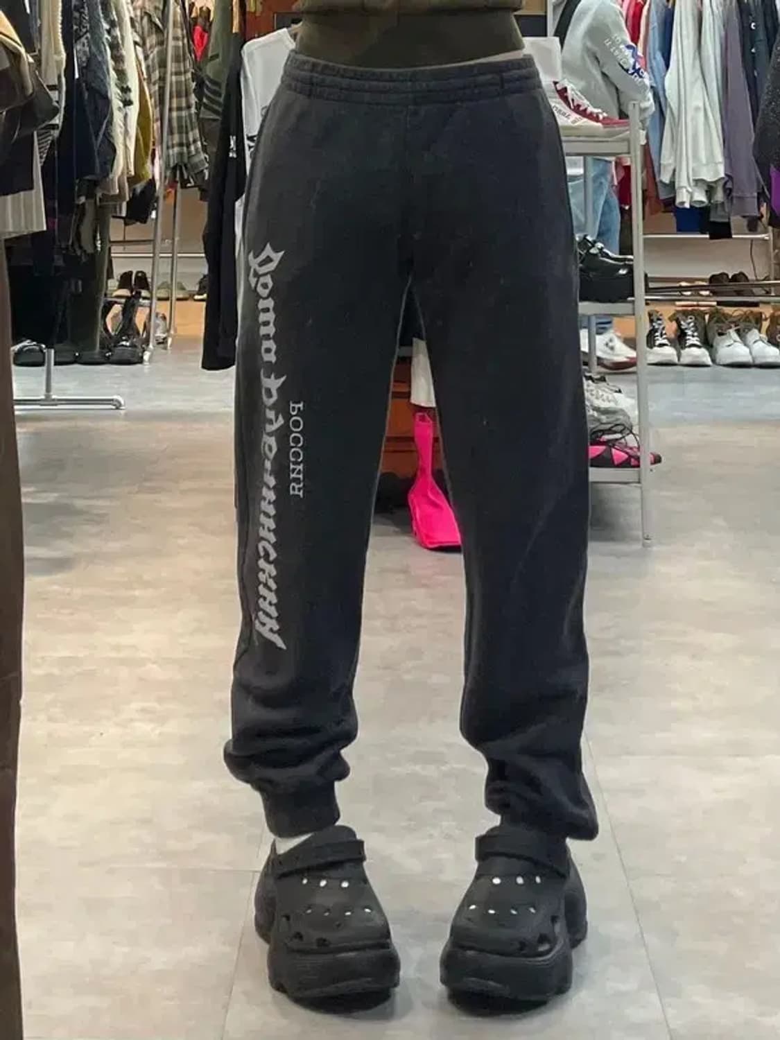 스몰 꼬르소꼬모 고샤 루브친스키 트레이닝 조거팬츠 상품이미지1