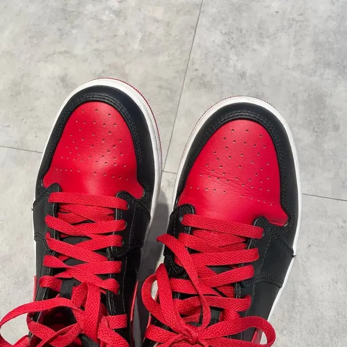 275 조던 1 미드 블랙 파이어 레드 하이탑 스니커즈 상품이미지7