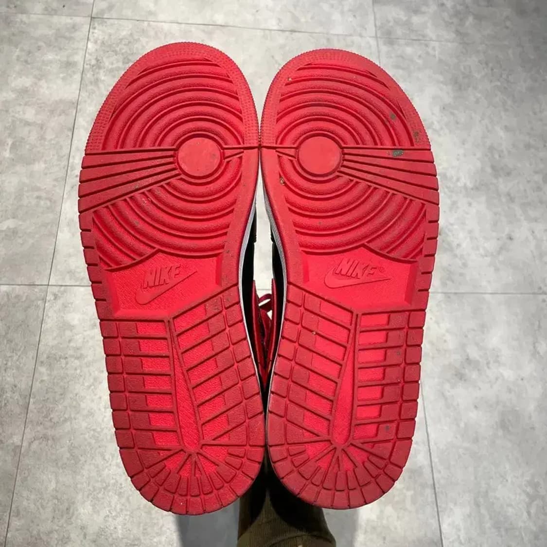 275 조던 1 미드 블랙 파이어 레드 하이탑 스니커즈 상품이미지9