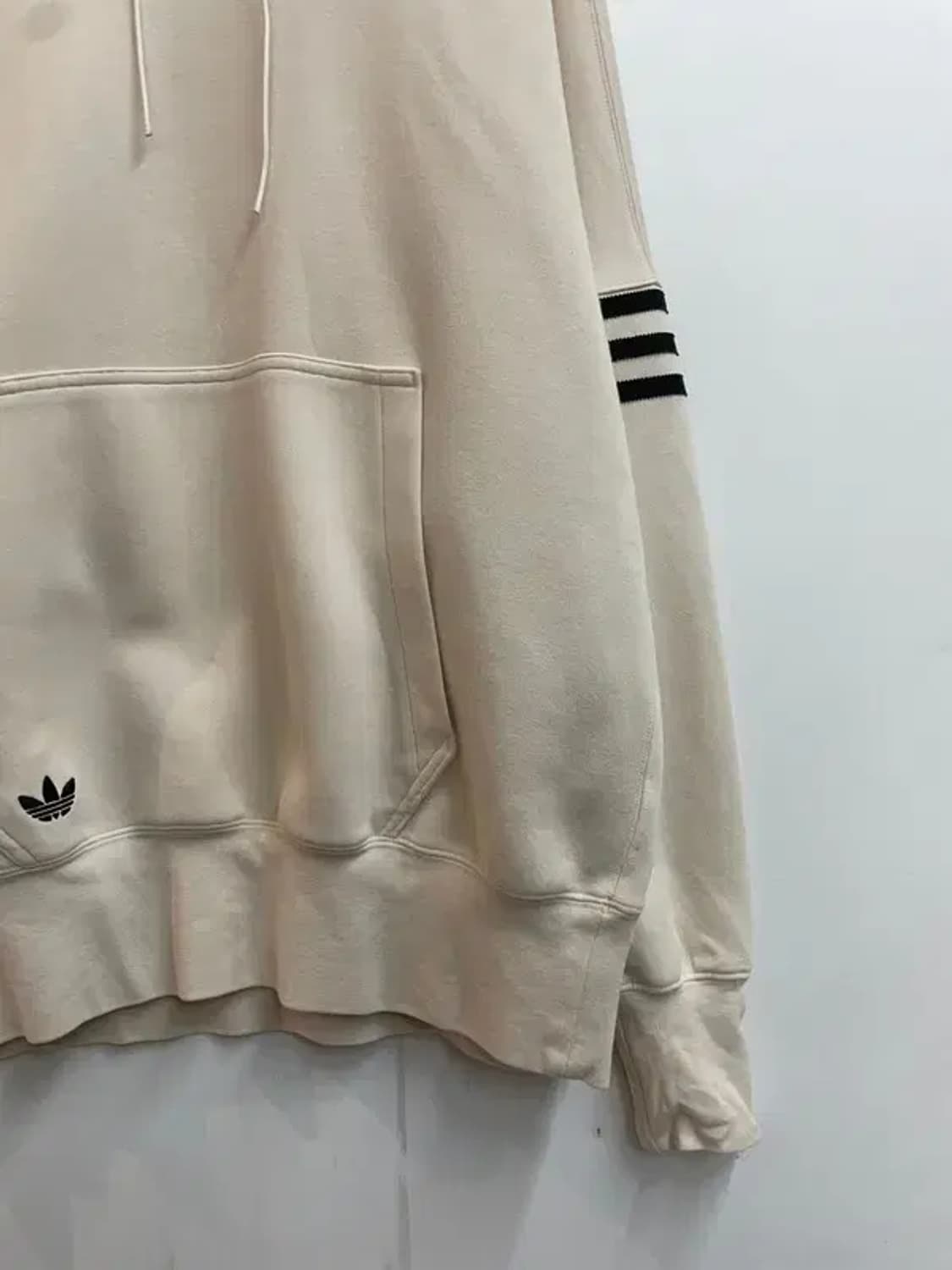 아디다스 오리지널스 뉴클래식 후드 원더 화이트 b급오염 상품이미지3