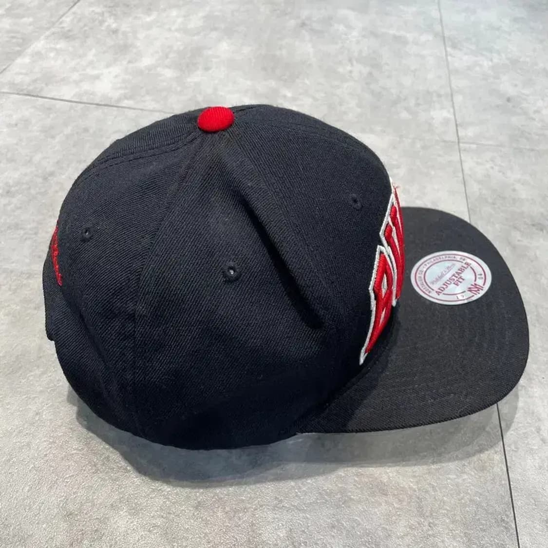 미첼 앤 네스  시카고 불스 트리플 플레이 스냅백 모자 상품이미지3