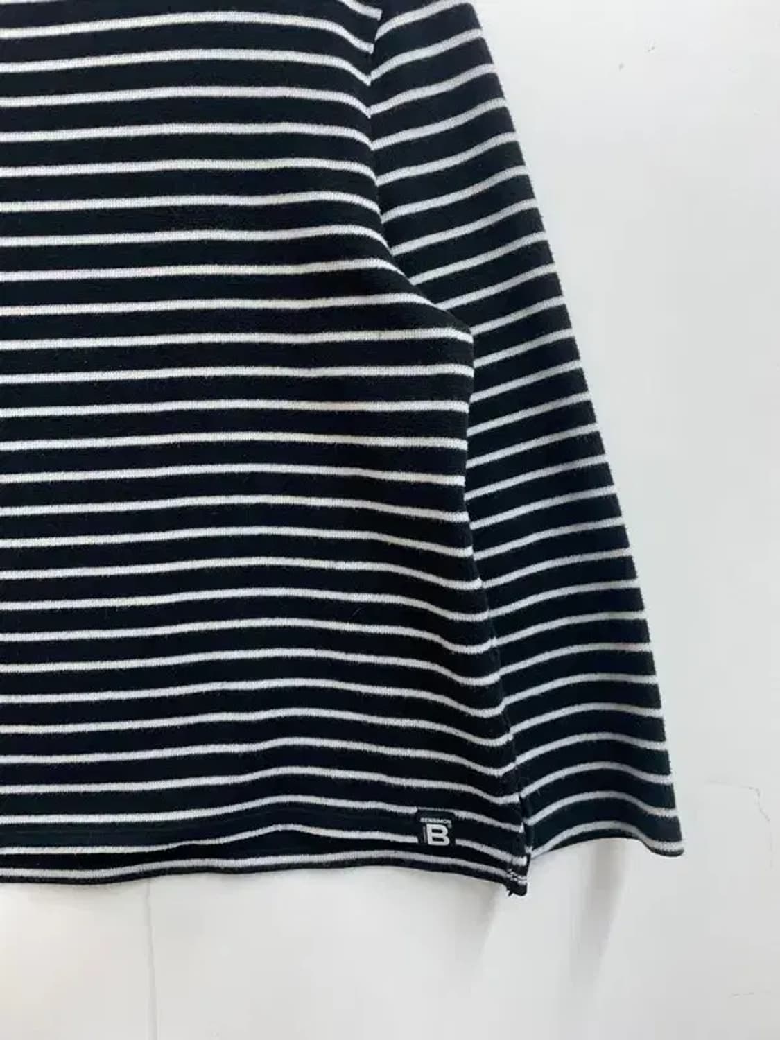 미디움 벤시몽 스트라이프 오버핏 긴팔티셔츠 상품이미지3