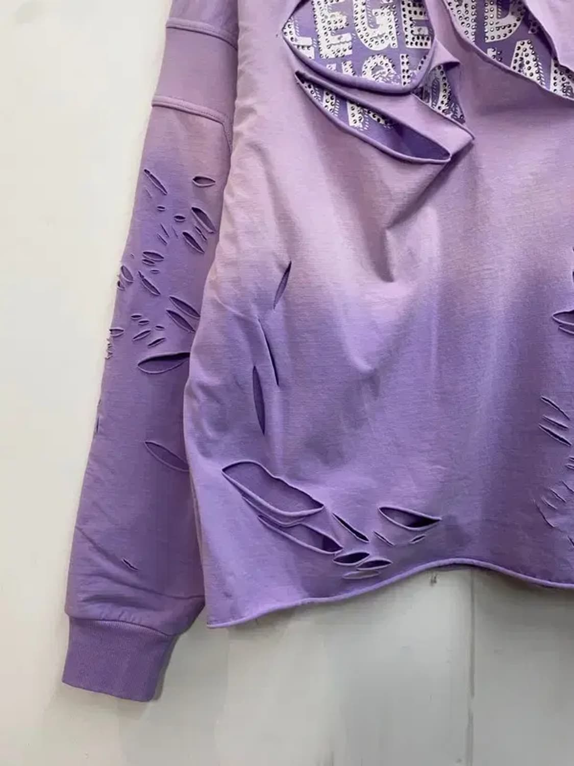 프리 스모크라이즈 새상품 데미지 맨투맨티셔츠 오버핏 상품이미지3