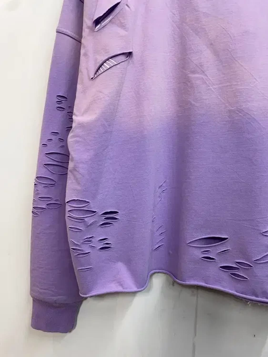 프리 스모크라이즈 새상품 데미지 맨투맨티셔츠 오버핏 상품이미지6