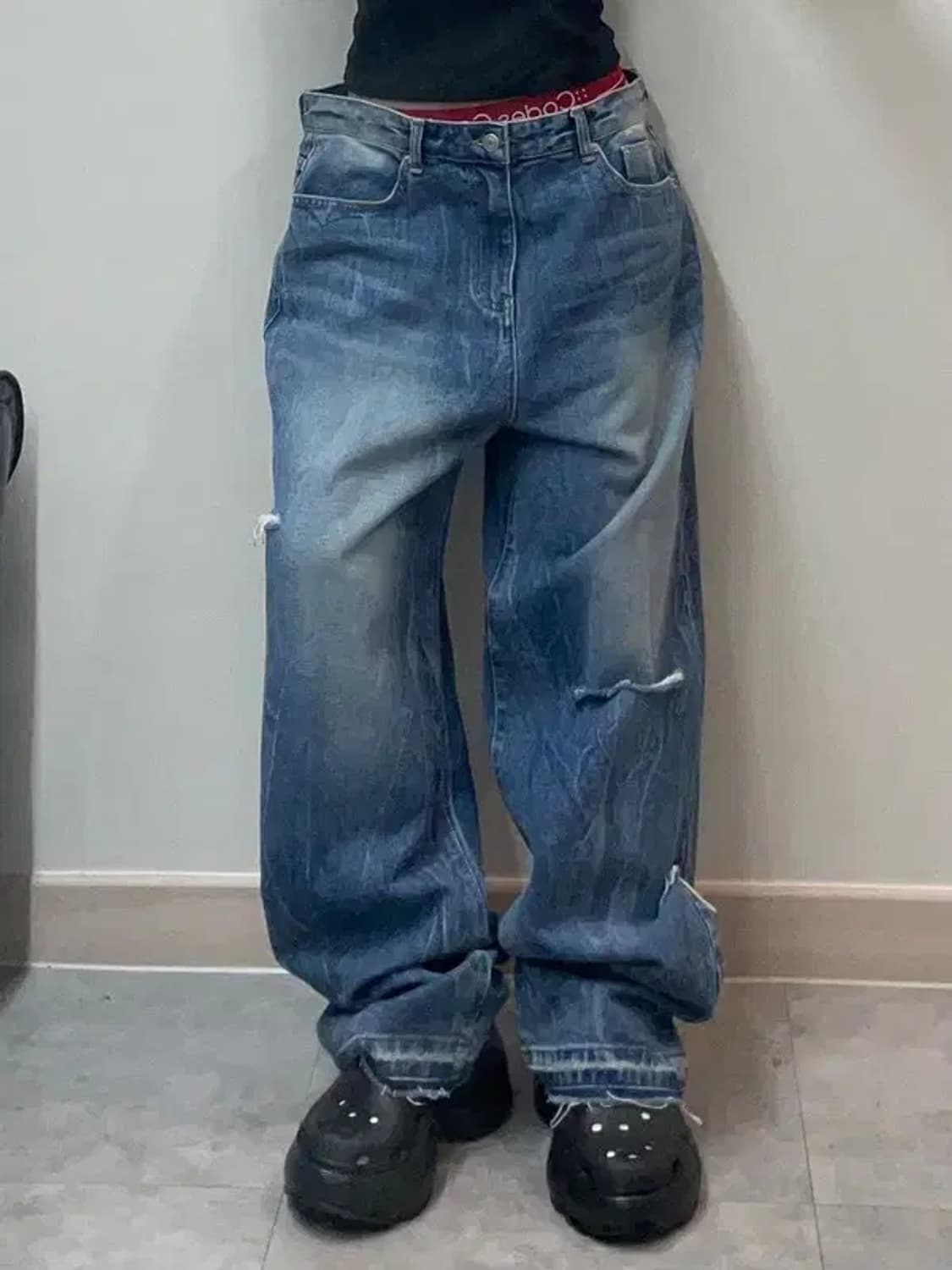 더블유엠씨 컷아웃 링클페이드 데님 와이드핏 상품이미지1