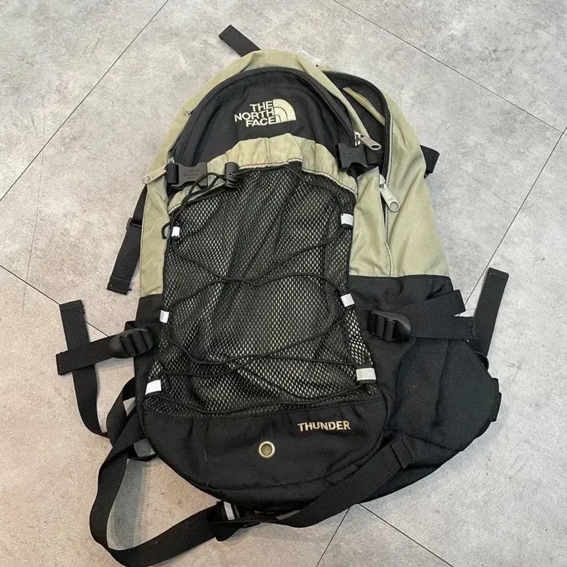노스페이스 이큅먼트 썬더 12L 백팩 가방 상품이미지2