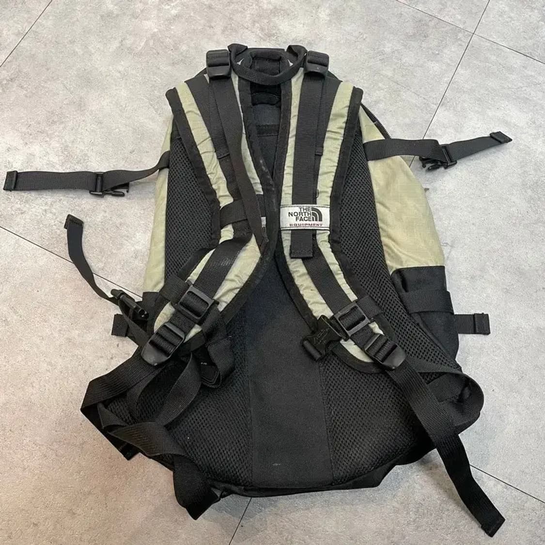 노스페이스 이큅먼트 썬더 12L 백팩 가방 상품이미지3