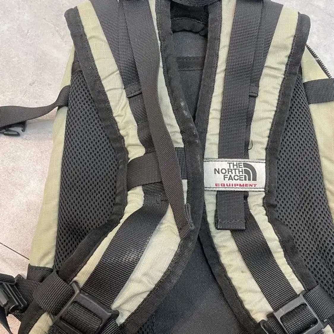 노스페이스 이큅먼트 썬더 12L 백팩 가방 상품이미지5