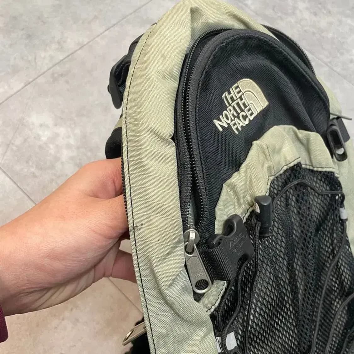 노스페이스 이큅먼트 썬더 12L 백팩 가방 상품이미지7