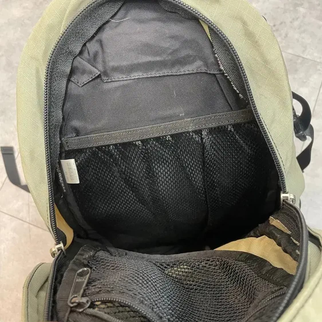 노스페이스 이큅먼트 썬더 12L 백팩 가방 상품이미지8