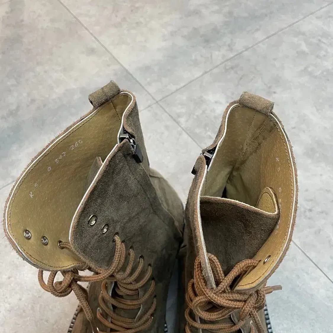 260 디블랙  스웨이드 레이스업 앵클 부츠 브라운 상품이미지7