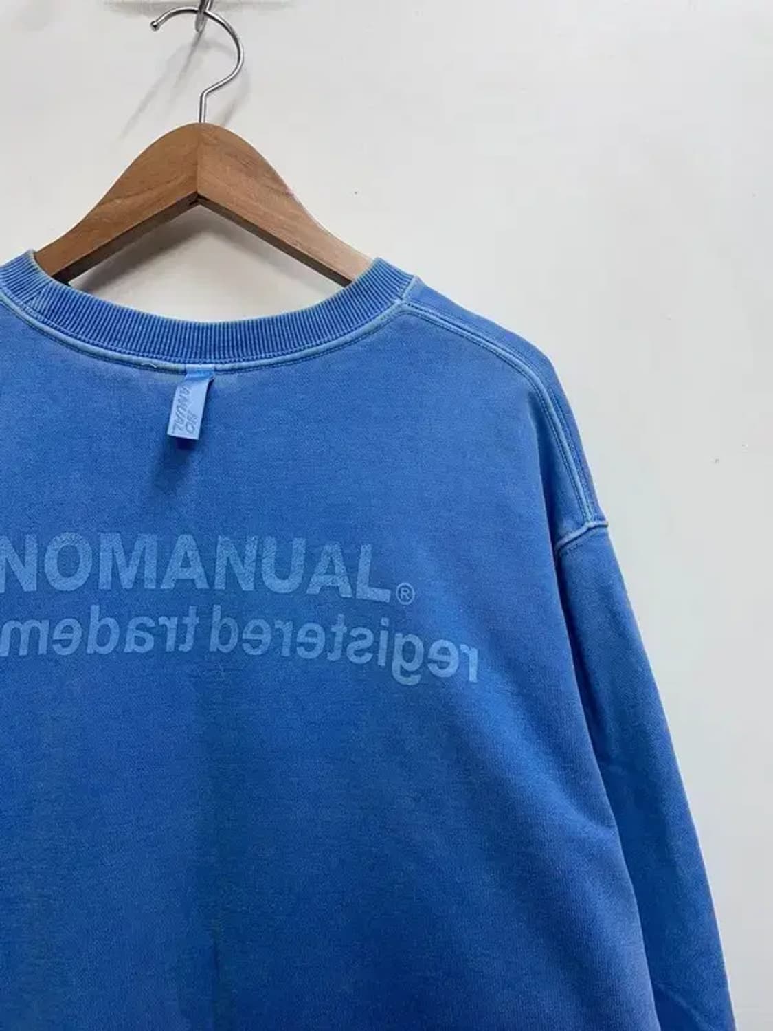 라지 노매뉴얼 피그먼트 루즈핏 맨투맨 라이트 블루 상품이미지9