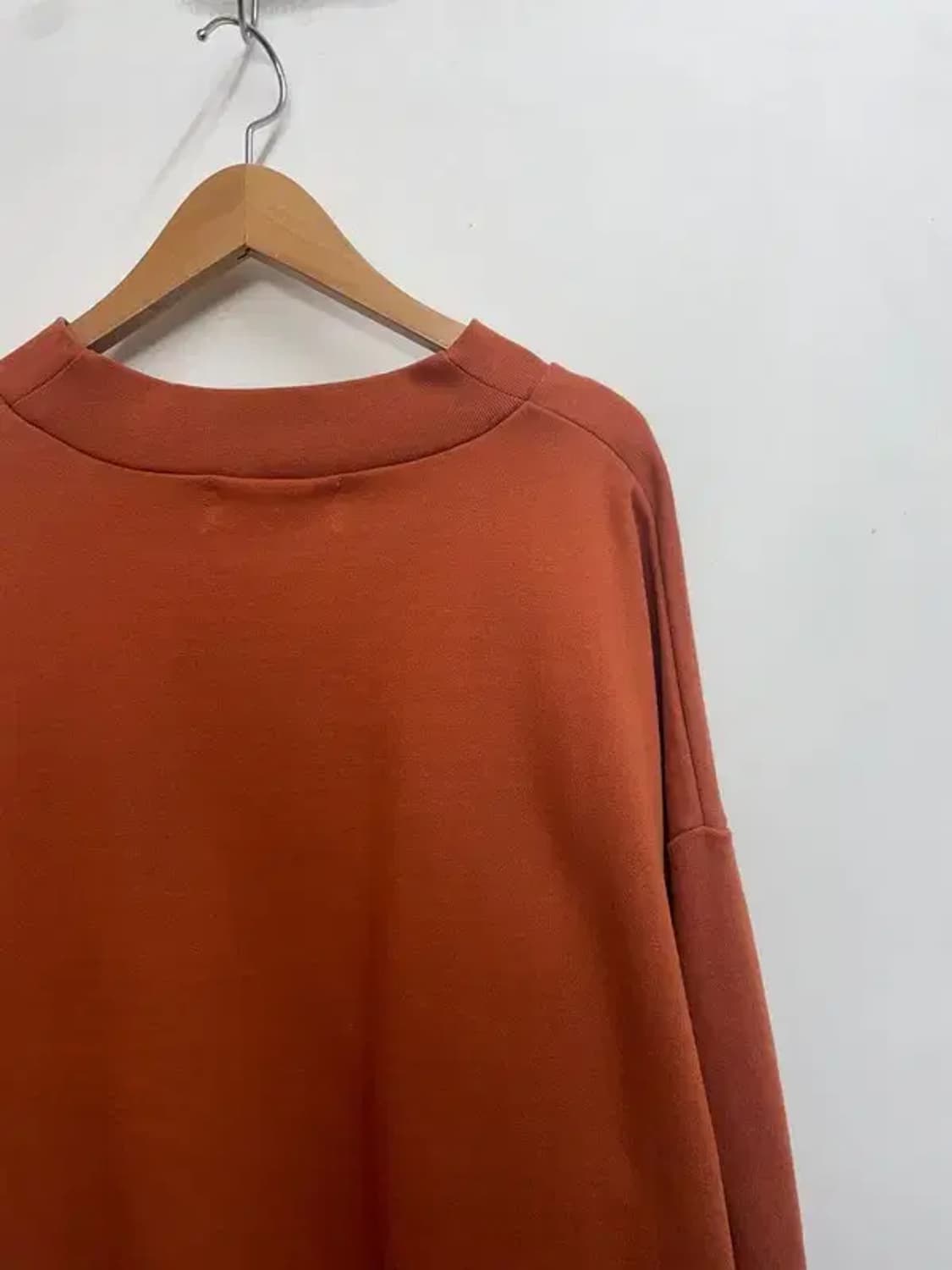 라지 지제뮤지엄 브이넥 스웻 셔츠 맨투맨 오렌지 상품이미지9