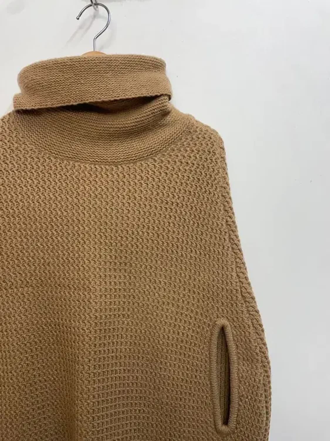 질스튜어트 여자 울 혼방 터틀넥 니트 스웨터 상품이미지4