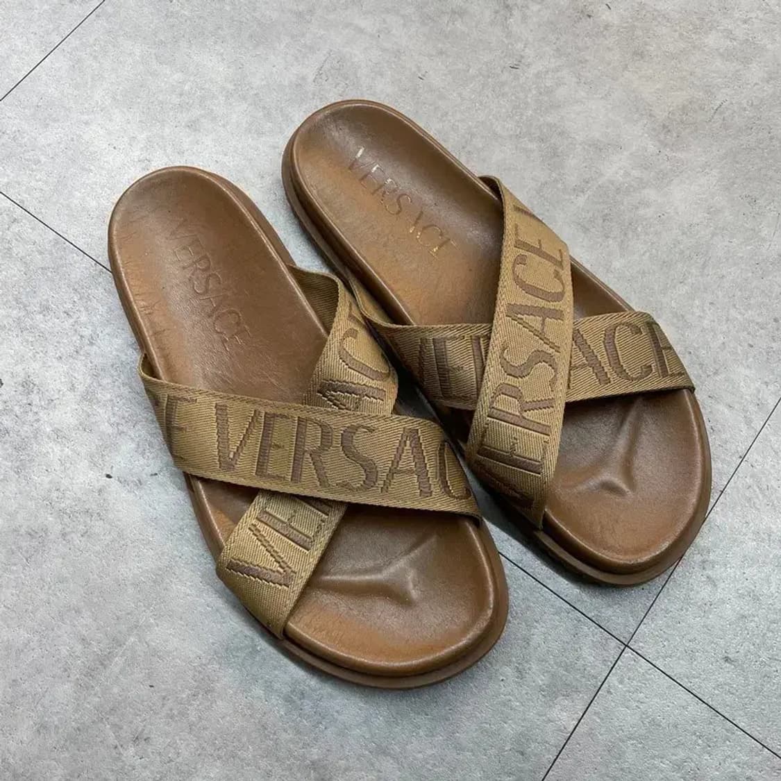 43 베르사체 올오버 크로스 샌들 브라운 상품이미지1