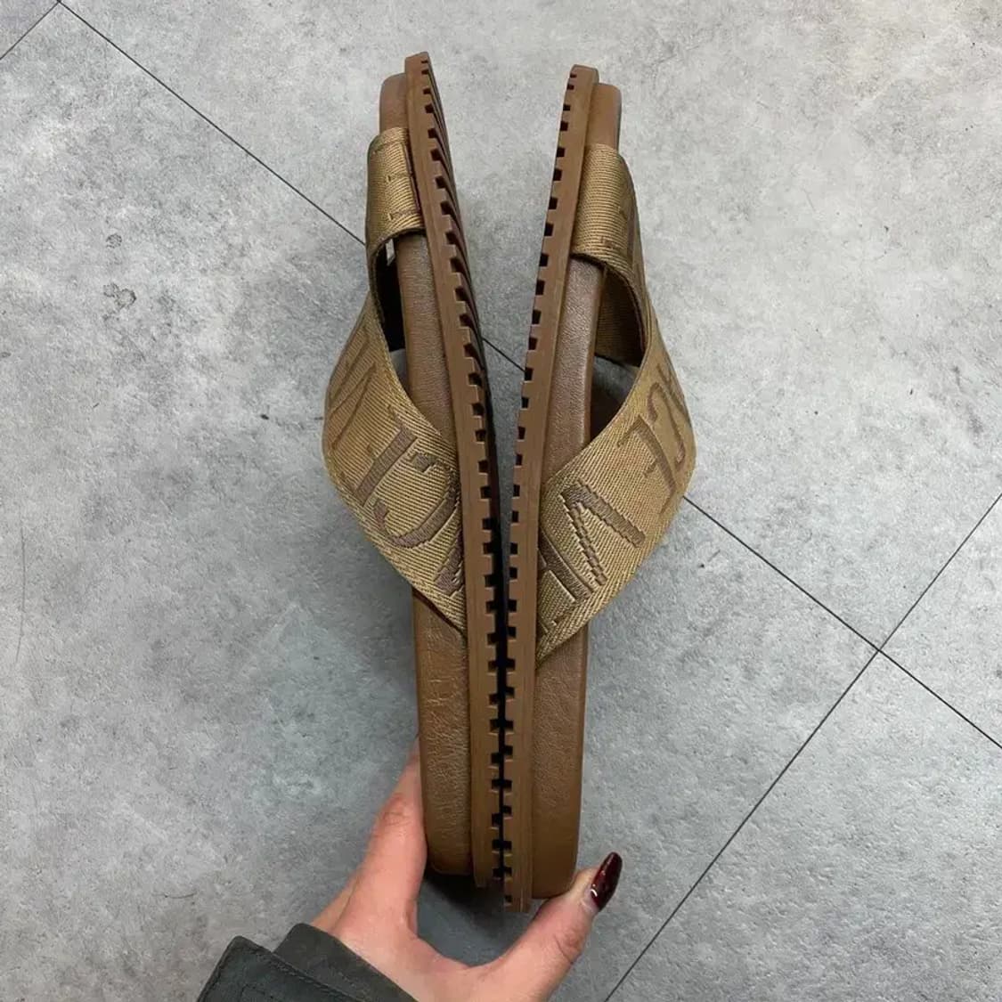 43 베르사체 올오버 크로스 샌들 브라운 상품이미지6