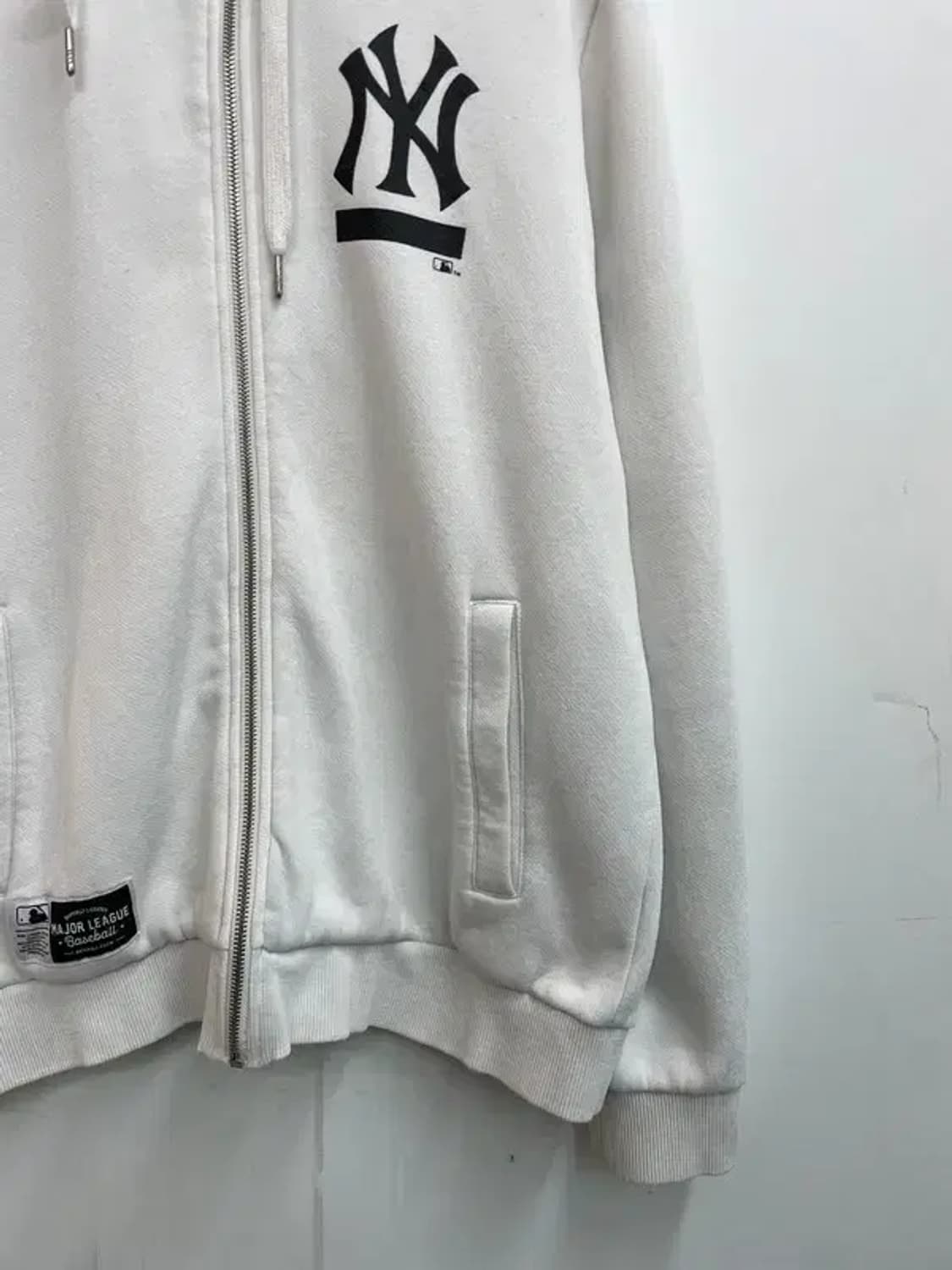 110 MLB 뉴욕 양키스 로고 후드 집업 화이트 상품이미지3