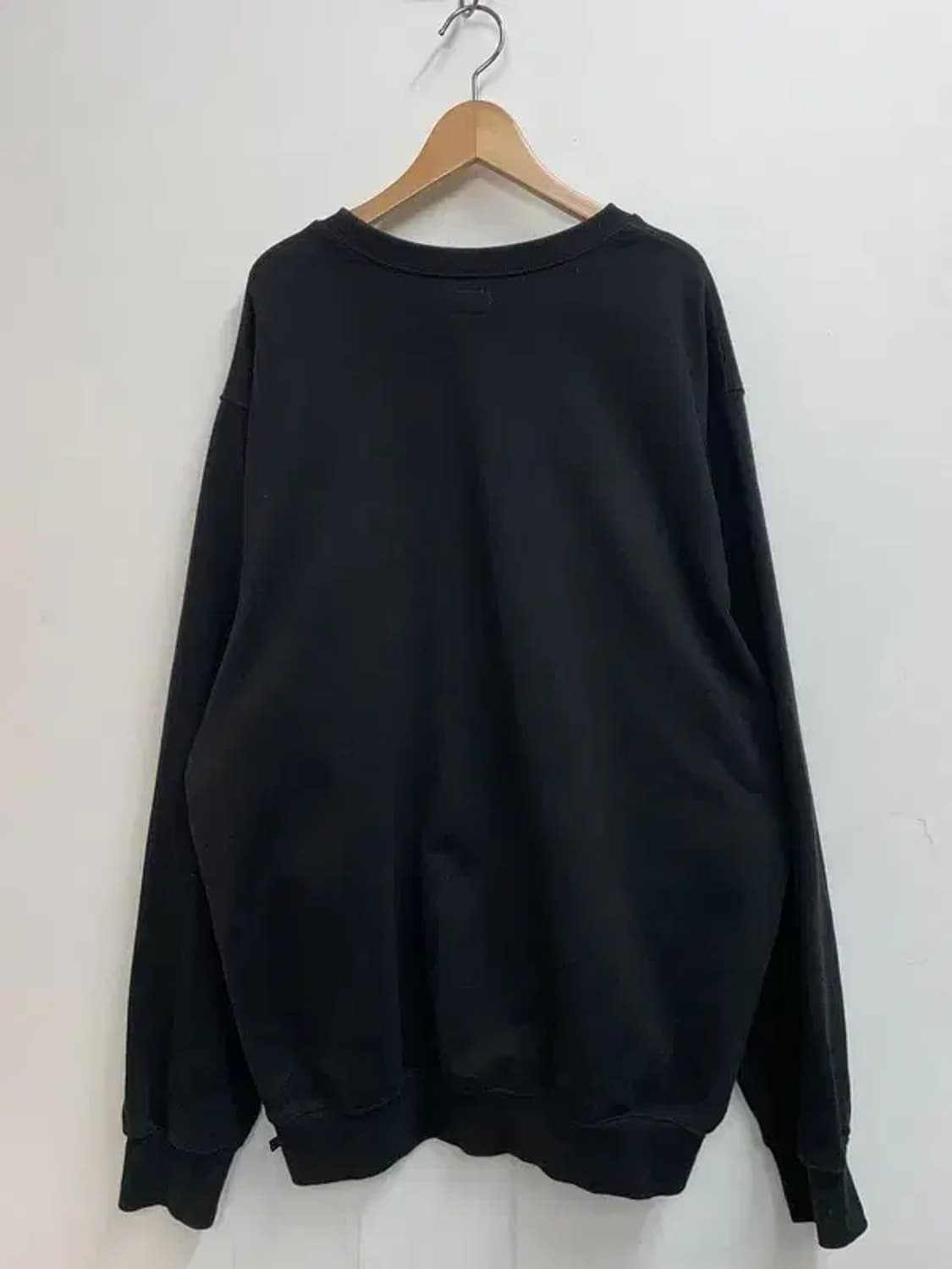 XL 디스이즈네버댓 아치 로고 자수 맨투맨 블랙 상품이미지7