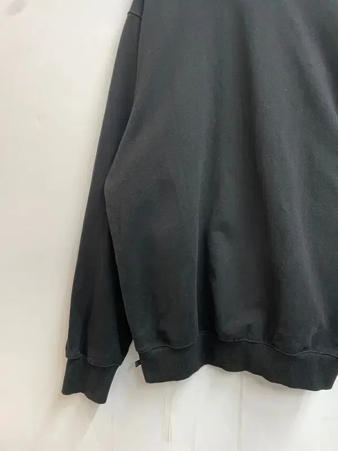 XL 디스이즈네버댓 아치 로고 자수 맨투맨 블랙 상품이미지8