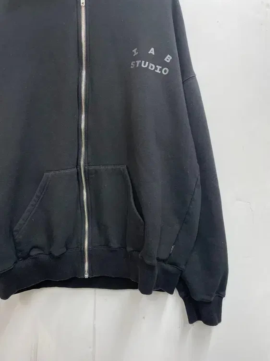 XL 아이앱스튜디오 X JTBC 후드 집업 블랙 상품이미지3