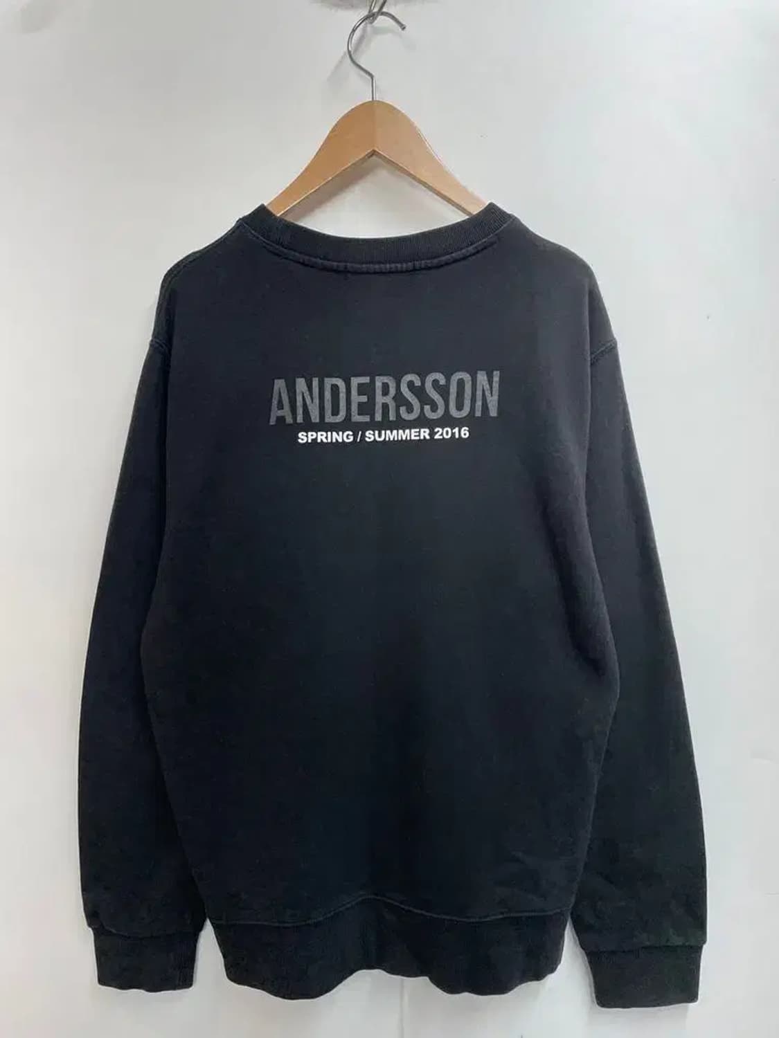 스몰 앤더슨벨 오버핏 블랙 레터링 로고 긴팔 맨투맨티셔츠 상품이미지7