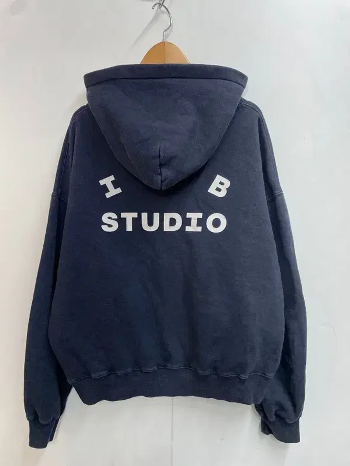 라지 아이앱스튜디오 오버핏 네이비 로고 후드 티셔츠 상품이미지7