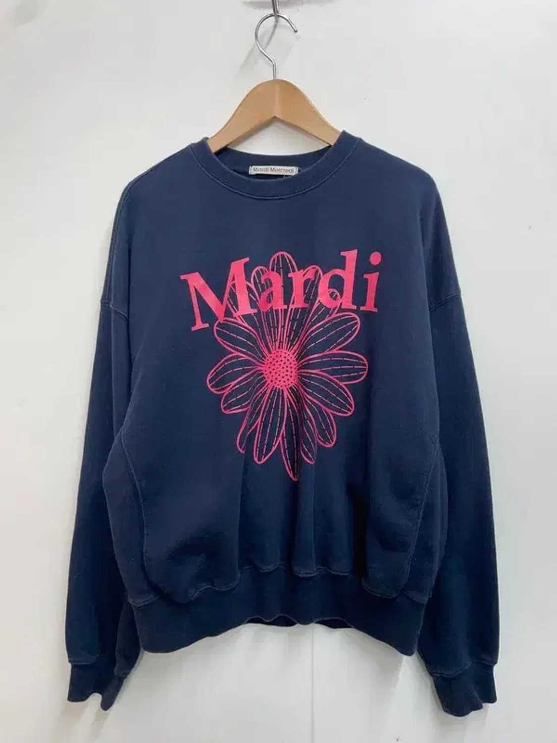 마르디 메크르디 빅로고 네이비 맨투맨 상품이미지2