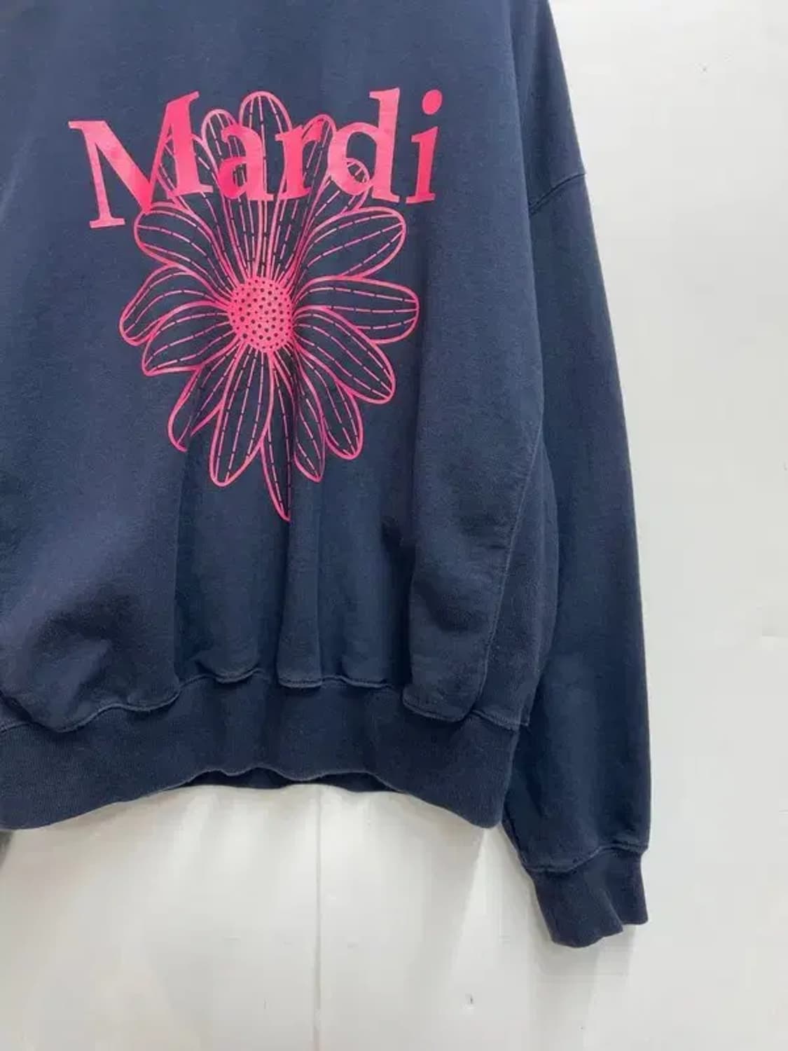 마르디 메크르디 빅로고 네이비 맨투맨 상품이미지3