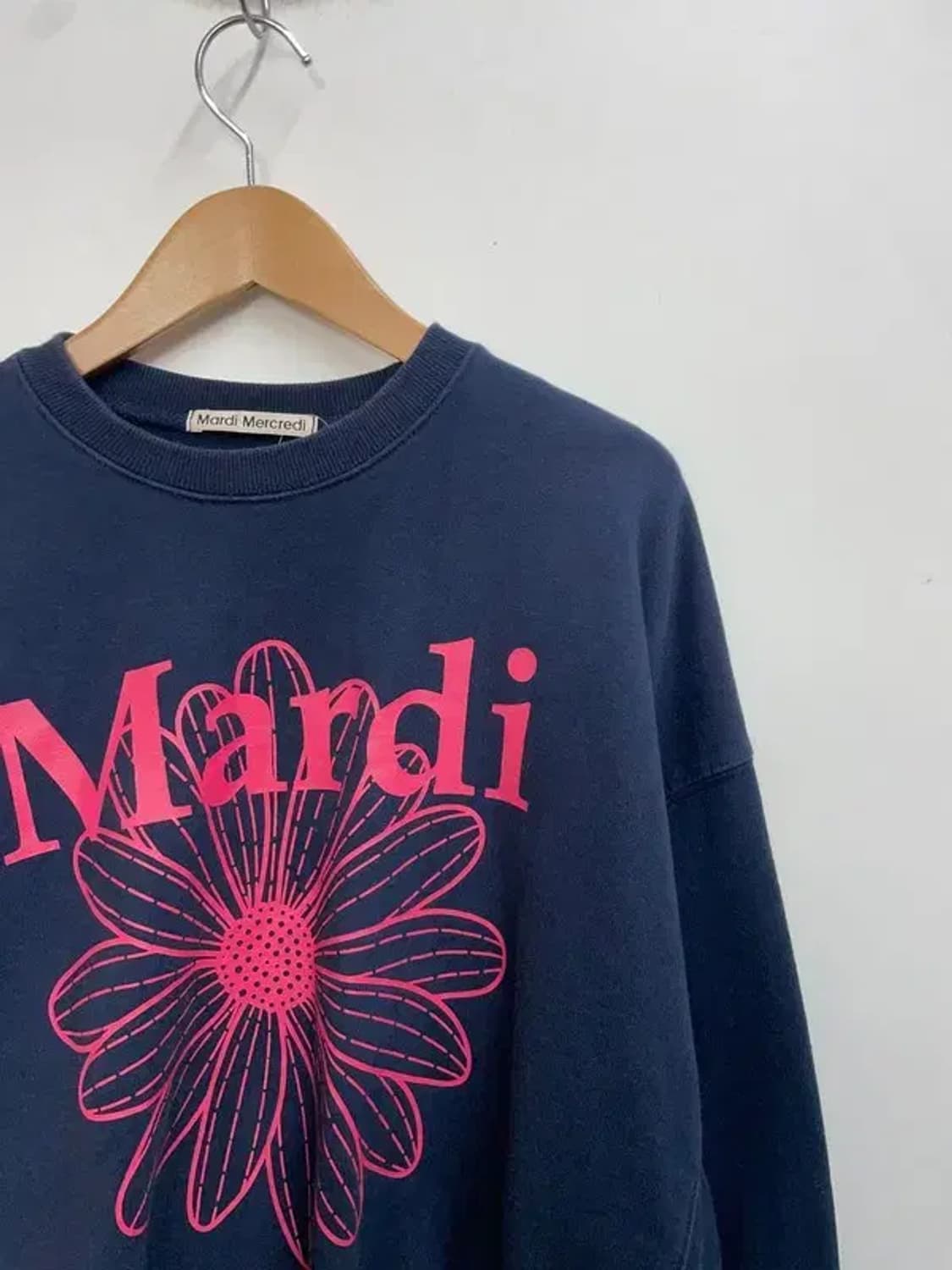 마르디 메크르디 빅로고 네이비 맨투맨 상품이미지4