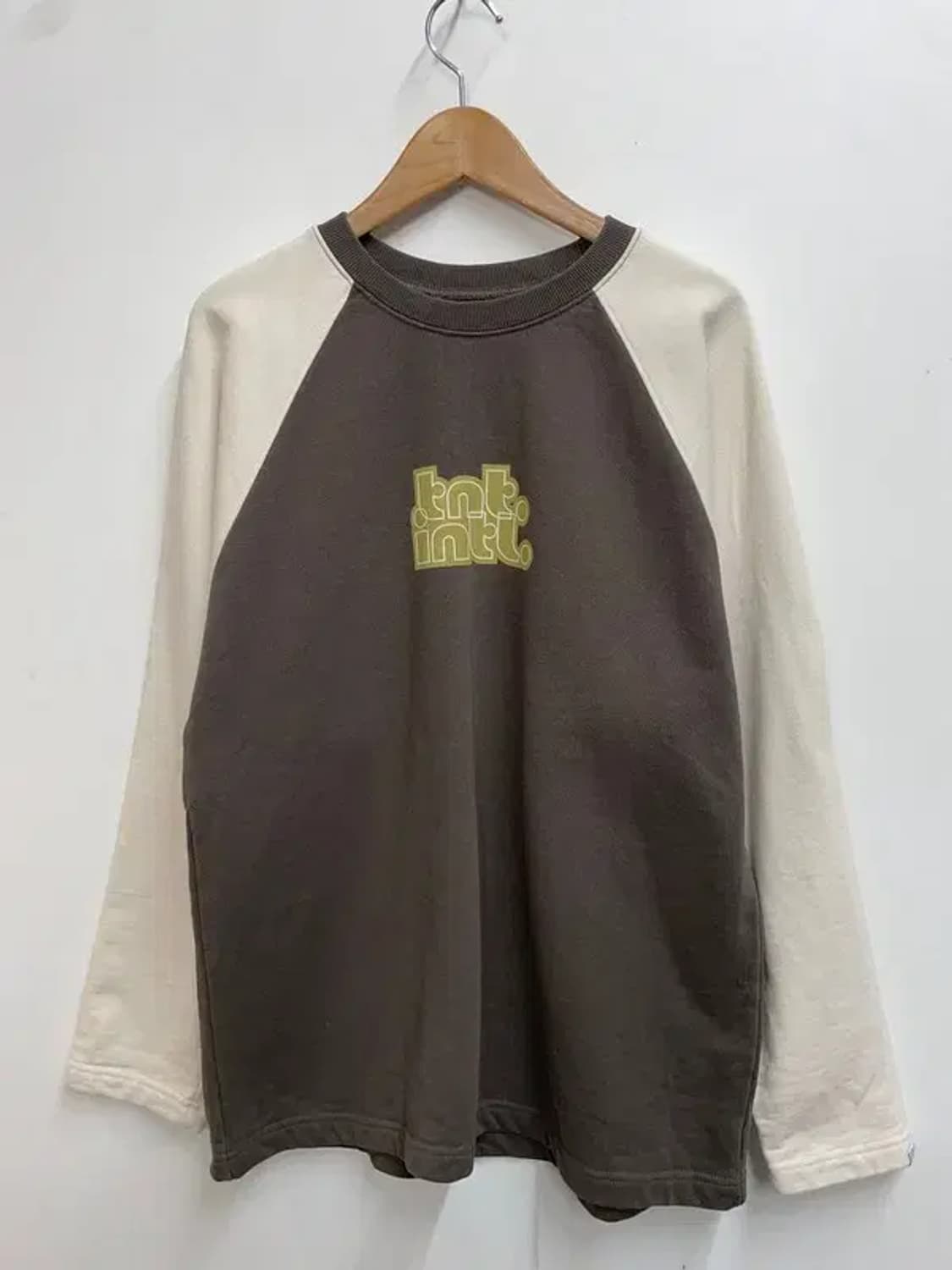 스몰 디스이즈네버댓 인사이드 아웃 래글런 크루넥 스웻셔츠 차콜 상품이미지2