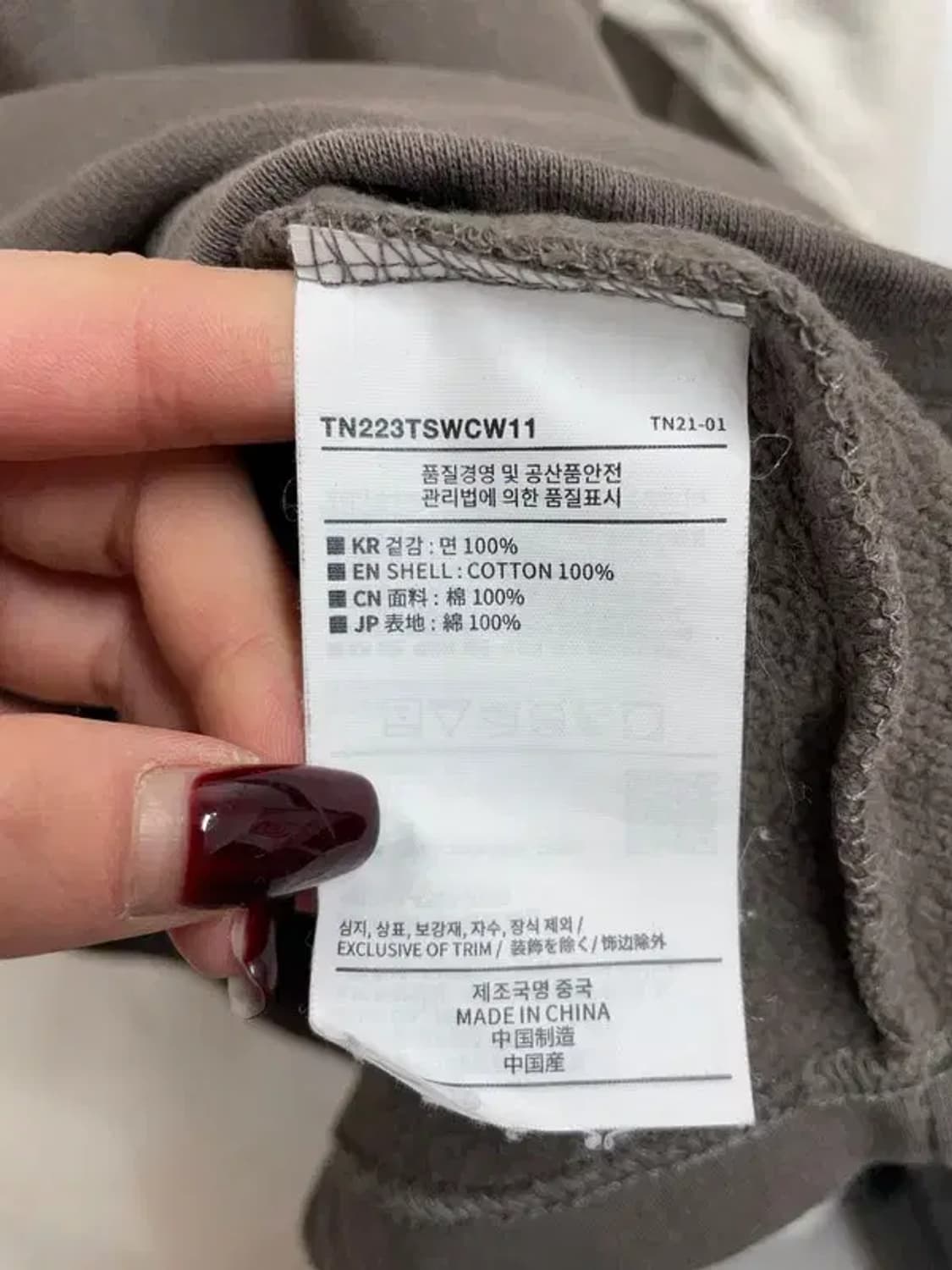 스몰 디스이즈네버댓 인사이드 아웃 래글런 크루넥 스웻셔츠 차콜 상품이미지6