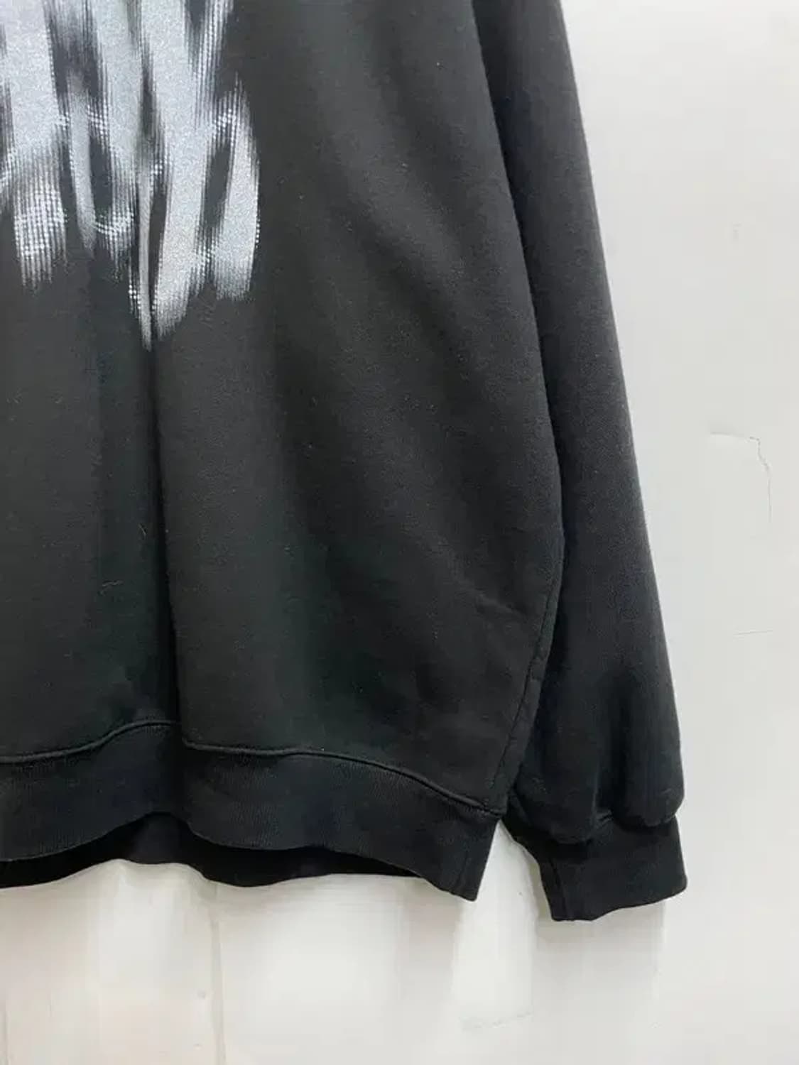 XL 슬로우애시드 블러리 로고 스웨트셔츠 맨투맨 블랙 상품이미지3