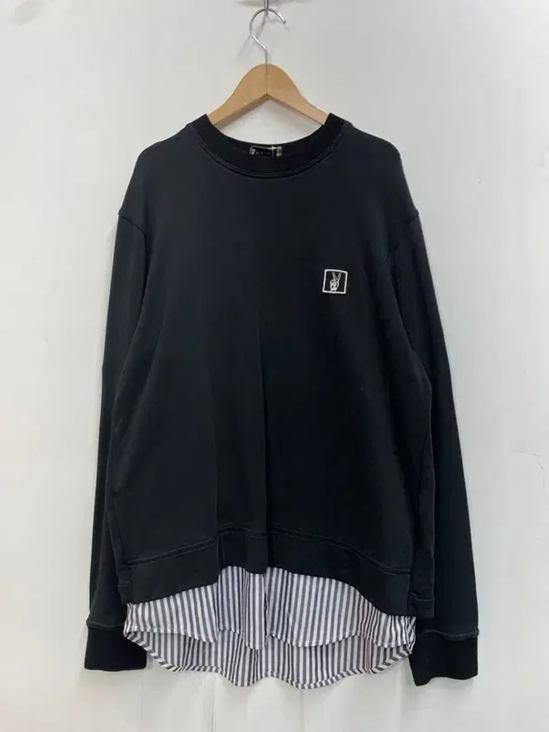 110  솔리드옴므 스트라이프 레이어드 맨투맨 블랙 상품이미지2