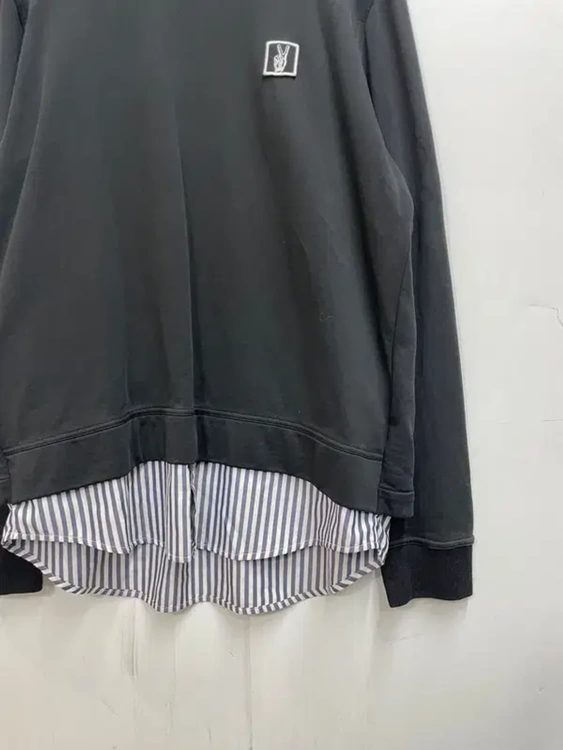 110  솔리드옴므 스트라이프 레이어드 맨투맨 블랙 상품이미지3