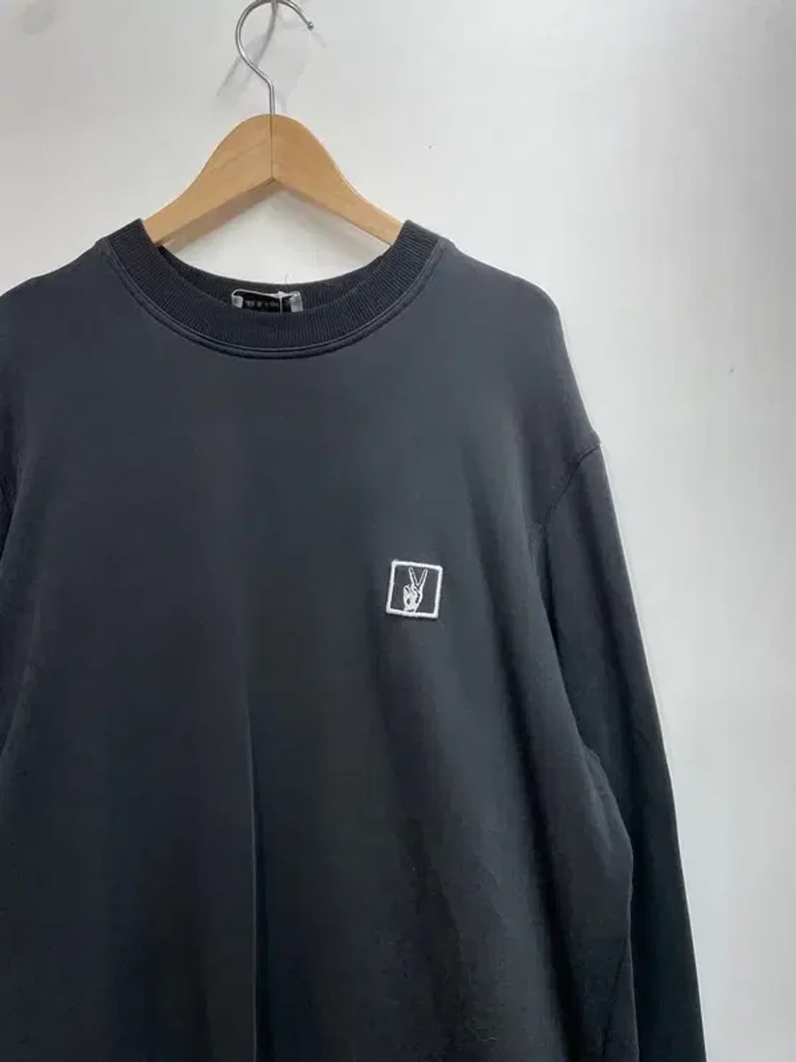 110  솔리드옴므 스트라이프 레이어드 맨투맨 블랙 상품이미지4