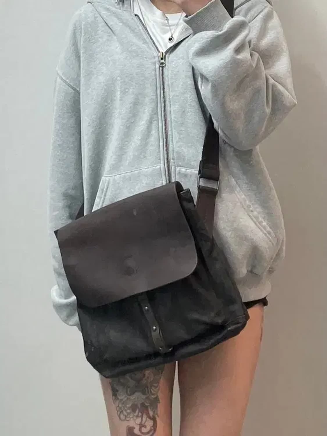 만다리나덕 레더 트리밍 크로스백 상품이미지1