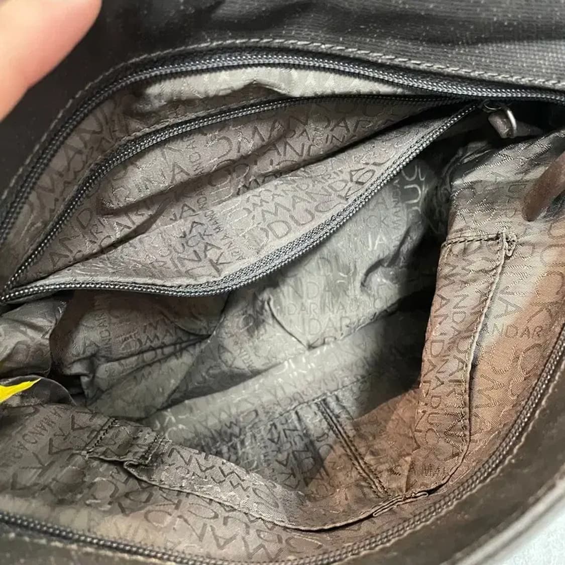 만다리나덕 레더 트리밍 크로스백 상품이미지4