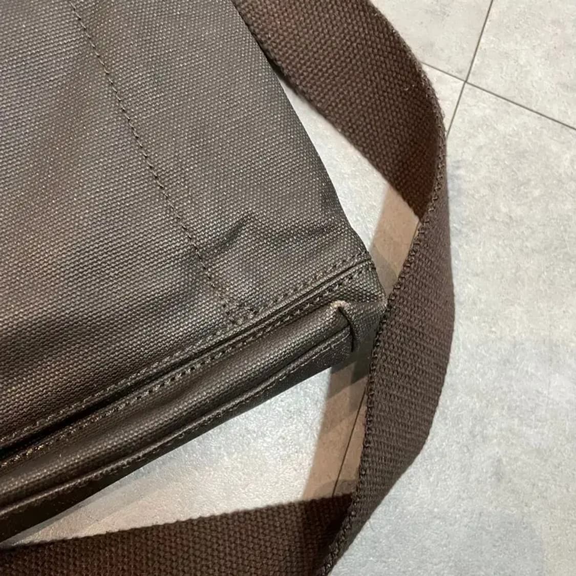 만다리나덕 레더 트리밍 크로스백 상품이미지8