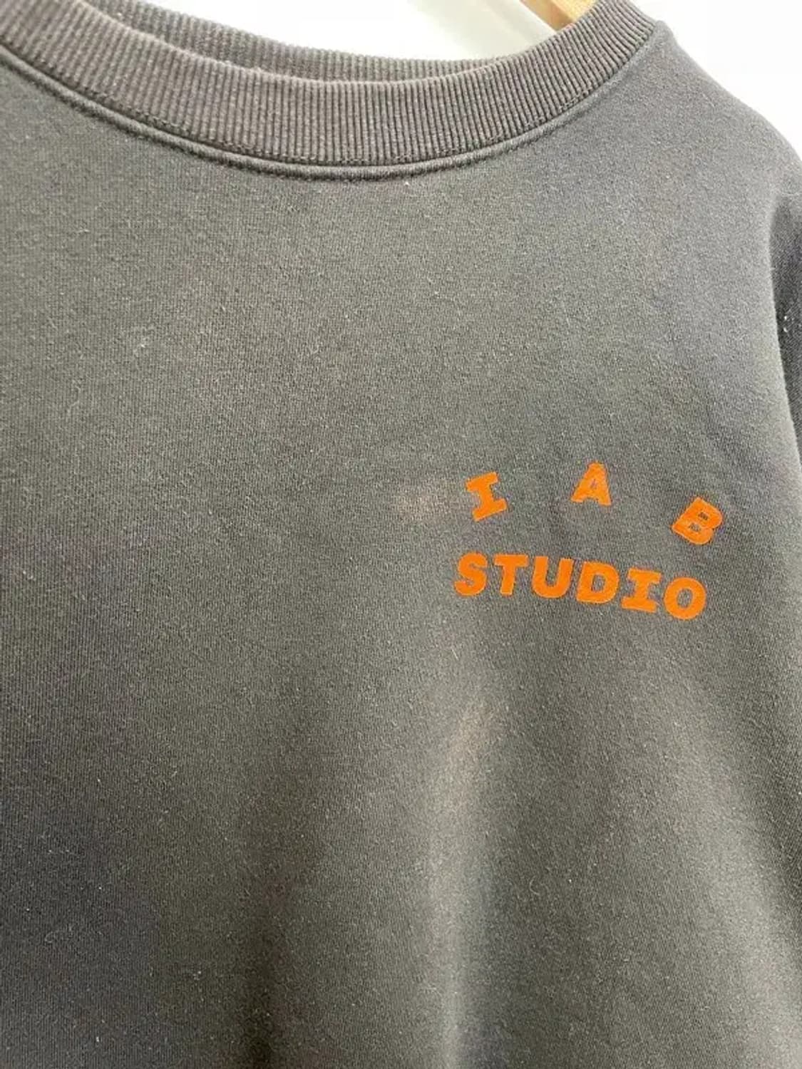 라지 아이앱 스튜디오 두산 콜라보 맨투맨 차콜 상품이미지6