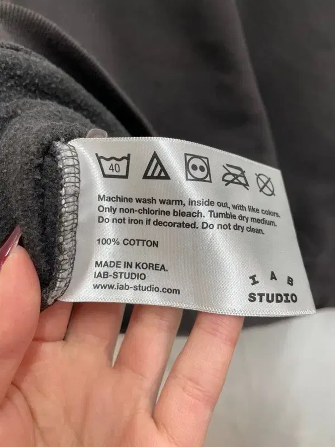 라지 아이앱 스튜디오 두산 콜라보 맨투맨 차콜 상품이미지8